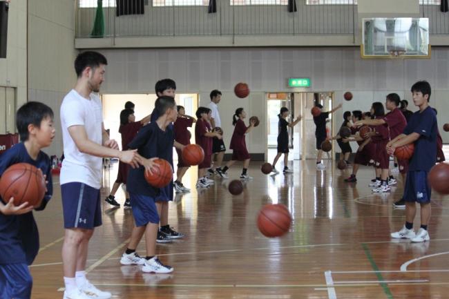 嘉麻市内中学校バスケットボール部員の写真